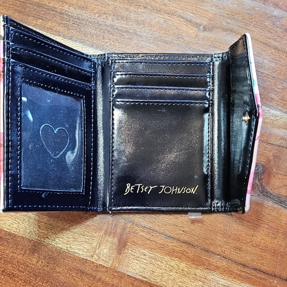 BETSEY JOHNSON FLORAL TRI FOLD PEBBLED LEATHER WALLET - Picture 6 of 8